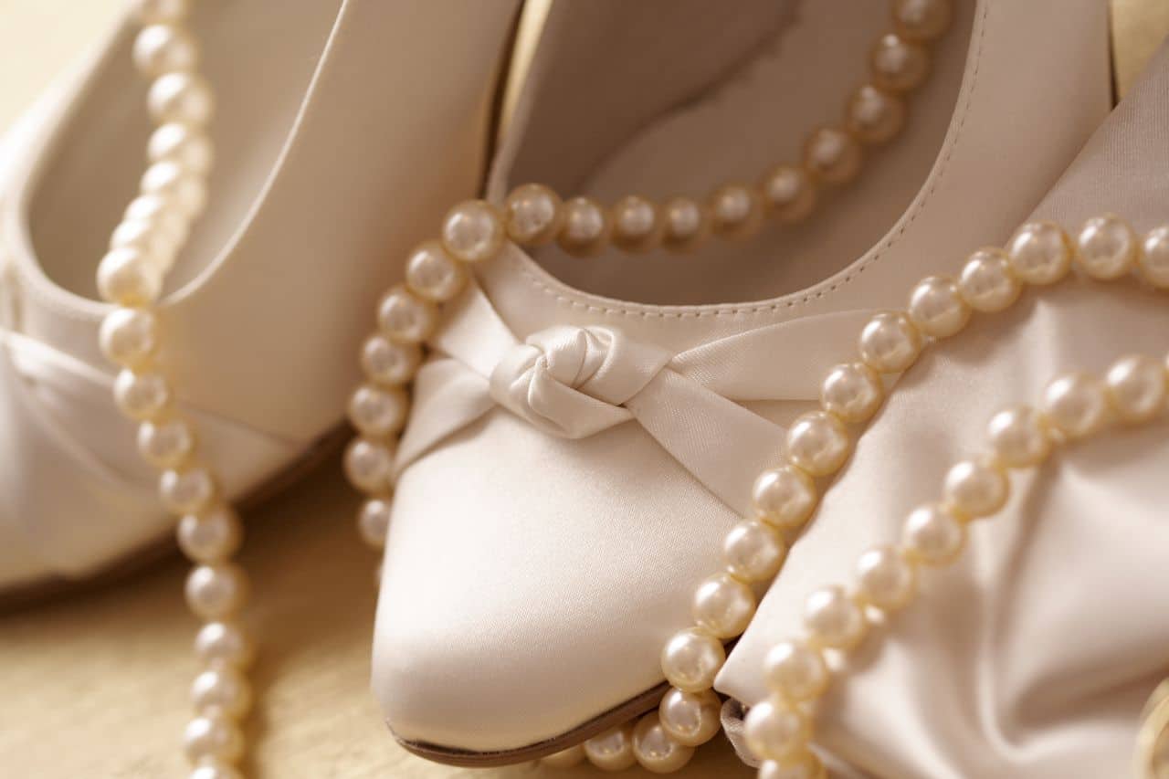 brautschuhe perlenkette