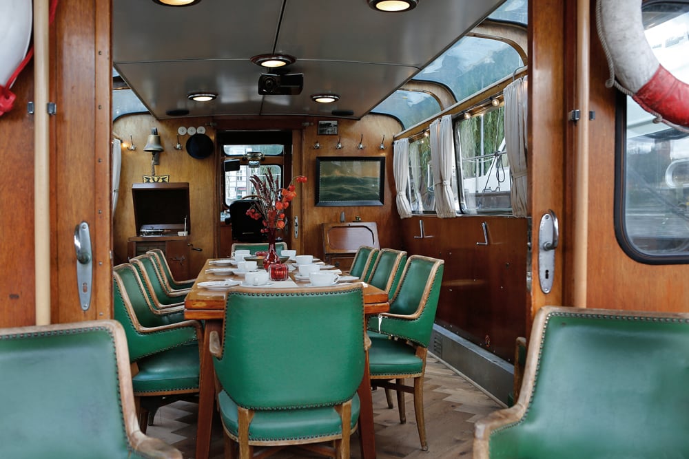 stilvolle Ausfahrt auf historischer Dinneryacht