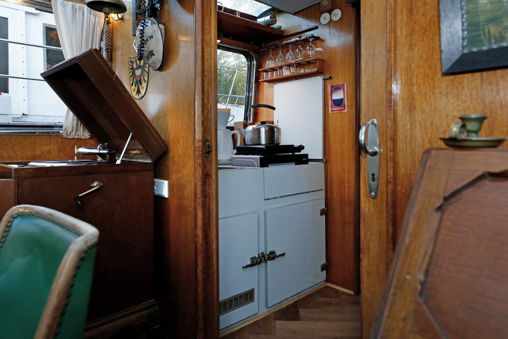 stilvolle Ausfahrt auf historischer Dinneryacht