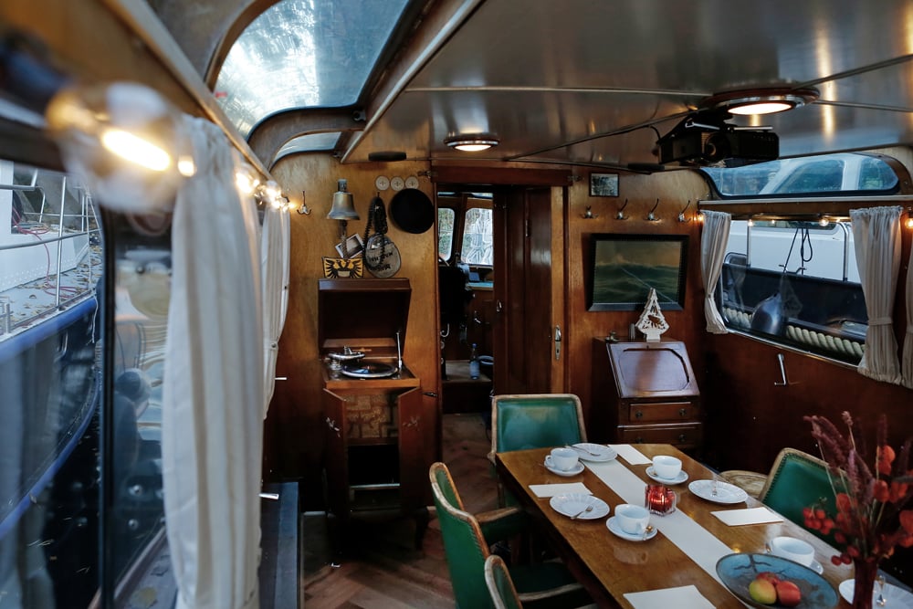 stilvolle Ausfahrt auf historischer Dinneryacht