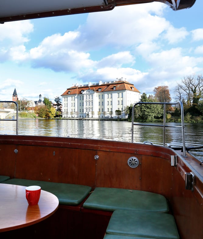 stilvolle Ausfahrt auf historischer Dinneryacht