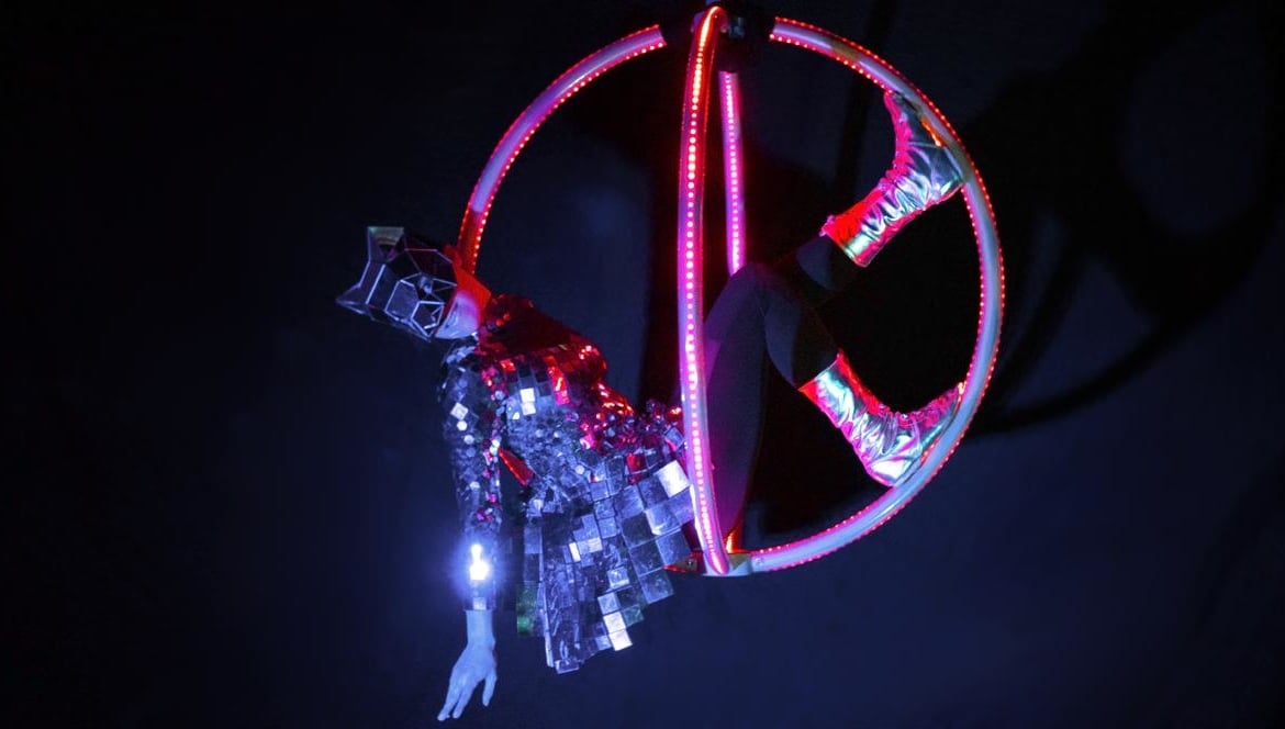 Moderne Licht-, Artistik- und Feuershows vom Profi Duo