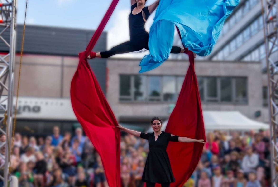 akrobatische Feuershows + tanzakrobatische Luftartistik