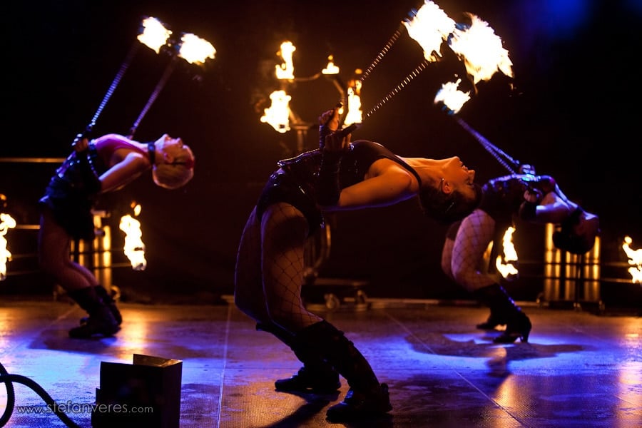 Project PQ- Feuershow, Lichtshow und Akrobatik