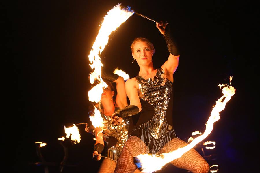 Project PQ- Feuershow, Lichtshow und Akrobatik