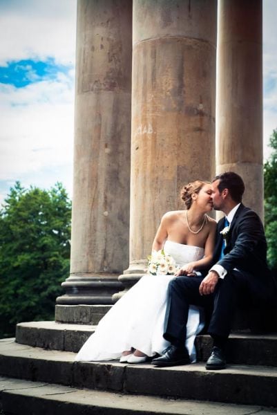 1442416547_2015397551_romanticshoots_hochzeitspaar_pavilon_1.conv_