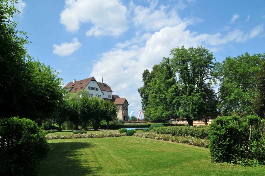 1477489333_851338900_schloss_vom_park_aus_klein.conv_