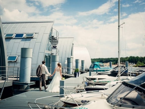 Hochzeit auf einem schwimmenden Haus