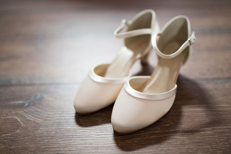 1477912623_451443187_brautschuhe-hochzeitsfotografie-nettetal.conv_