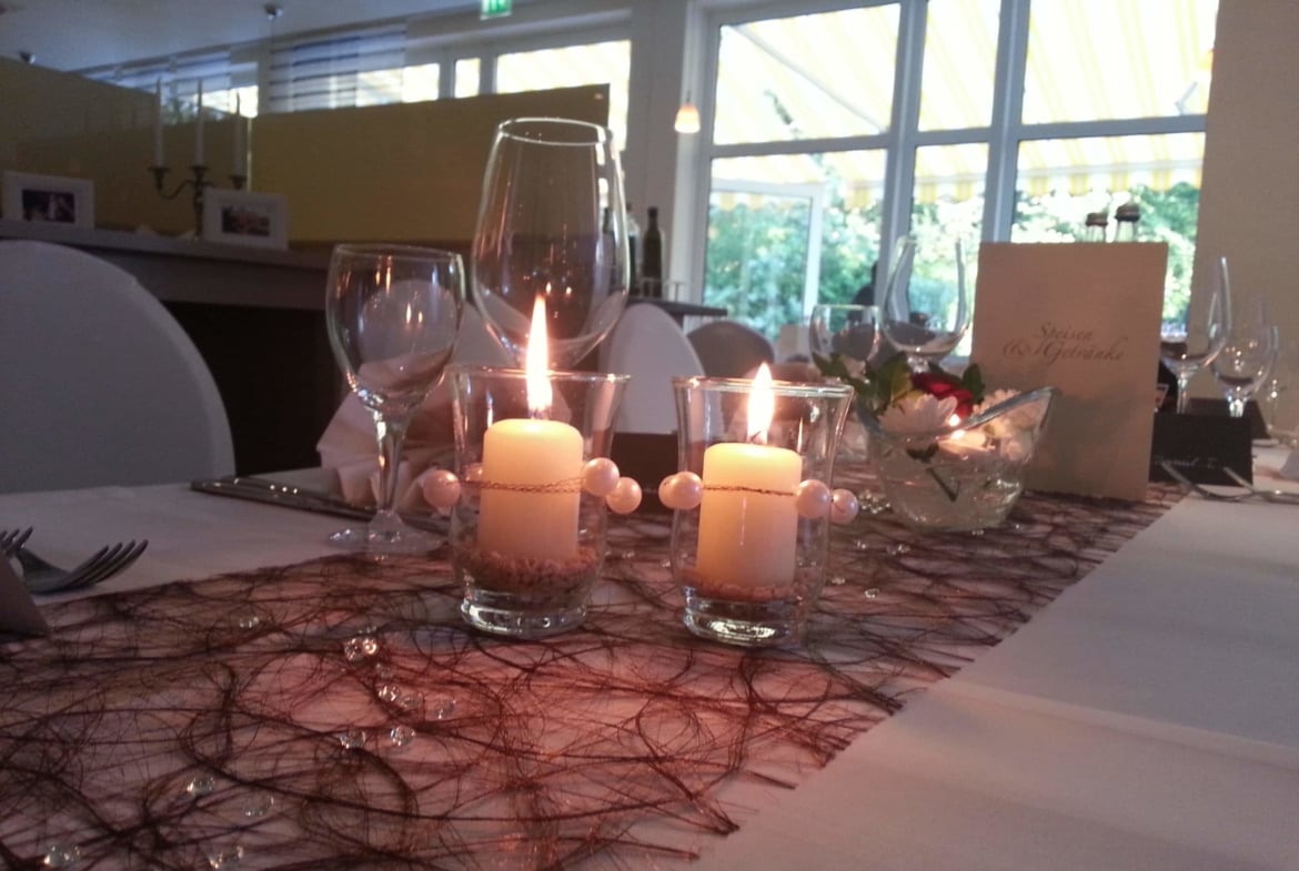 Hochzeitsfeier mit mediterranem Flair und Außenpool