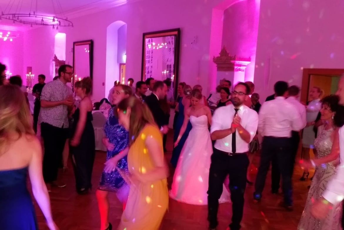 Hochzeits DJ, Firmen und Familienfeiern