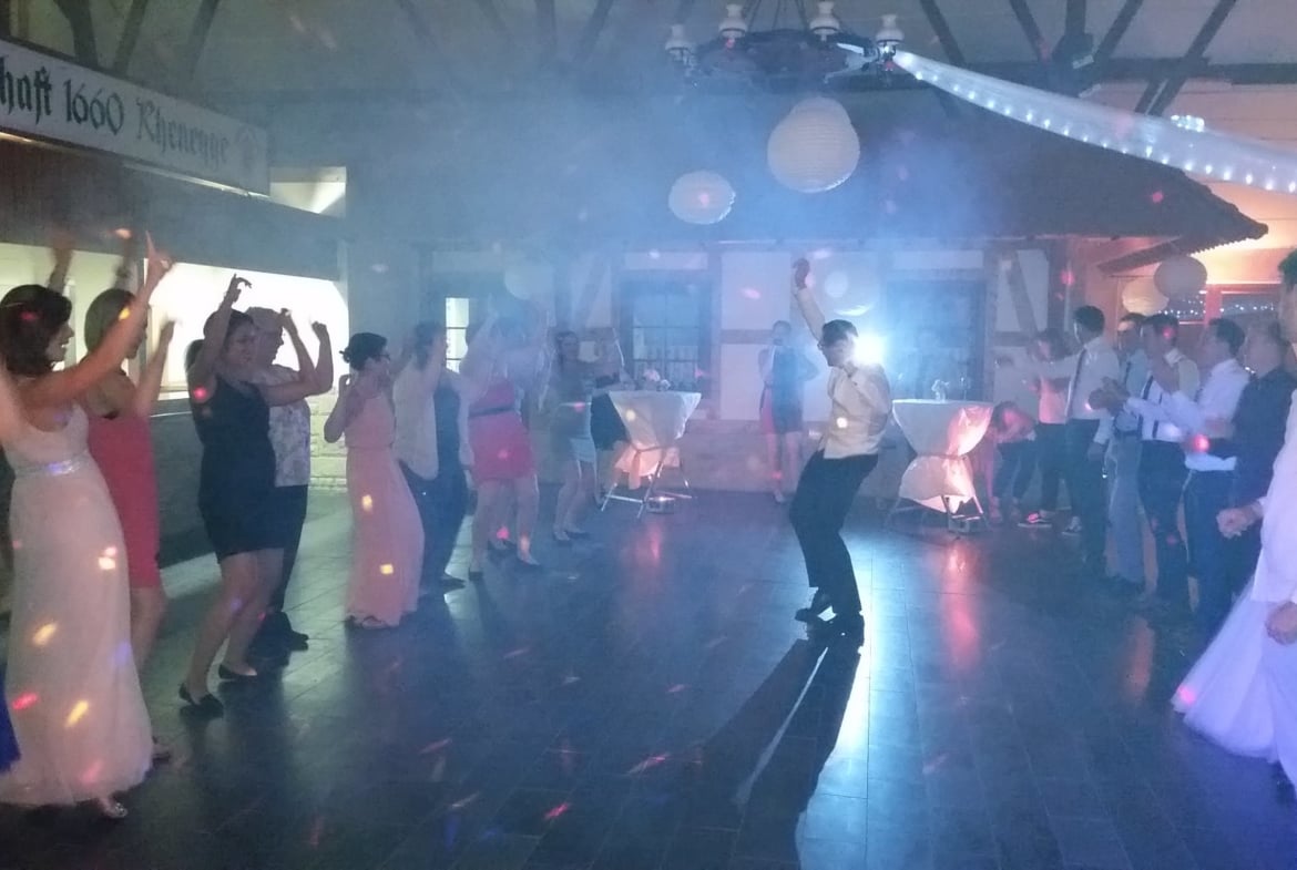 Hochzeits DJ, Firmen und Familienfeiern