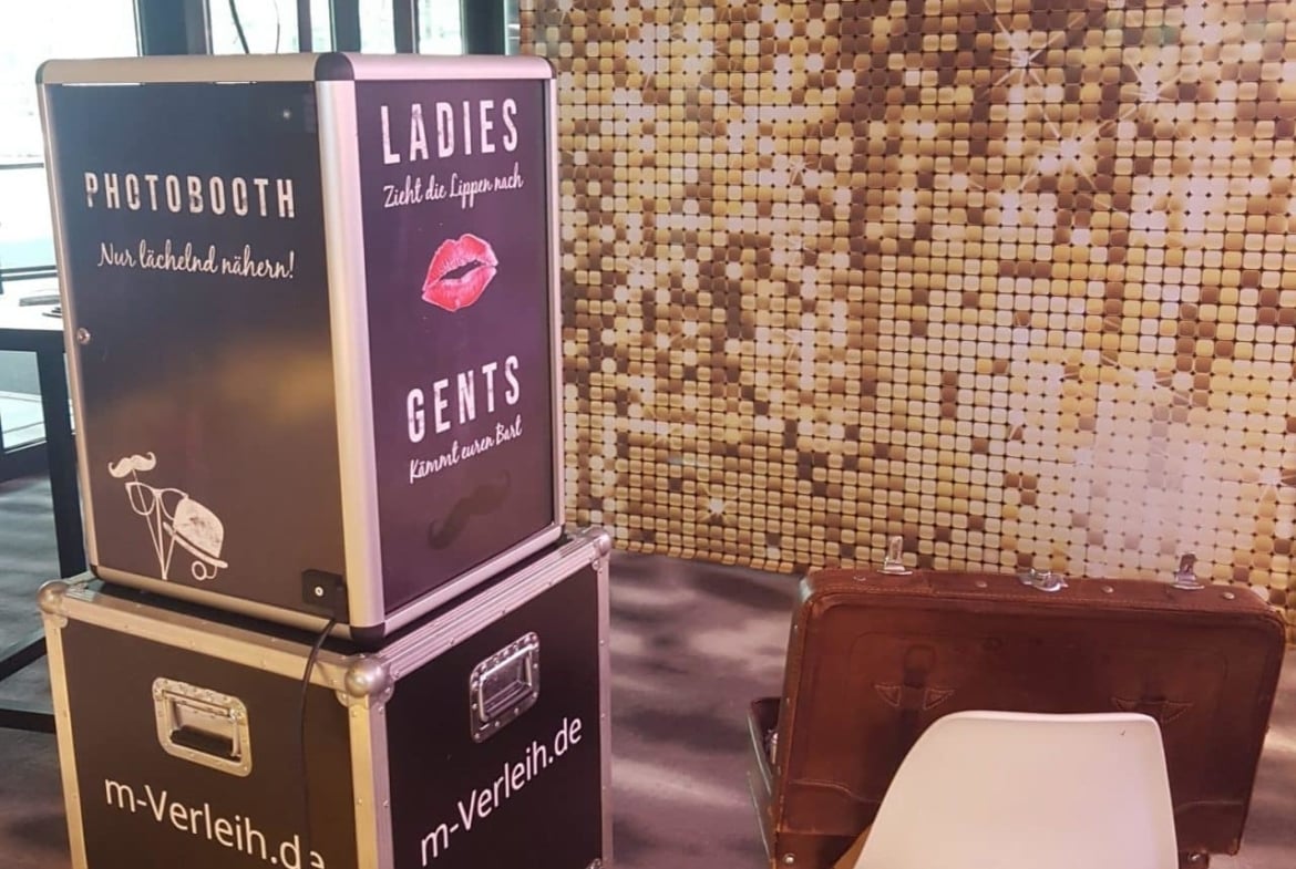 Photobox mit Spiegelreflexkamera & Profidrucker – Photobooth