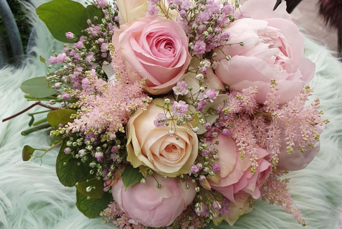 Blumenschmuck für ihre Hochzeit