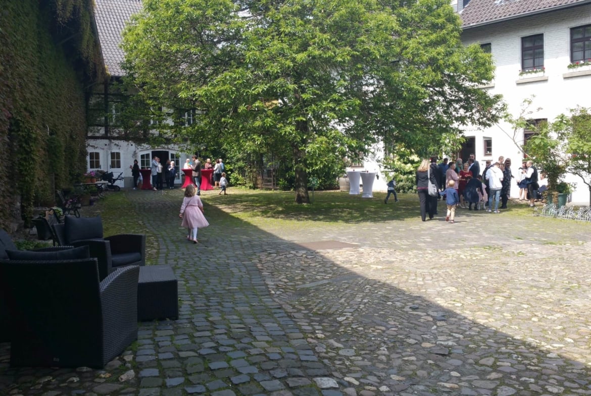 Traumhafte Hochzeit im Park auf Ihre Wünsche abgestimmt