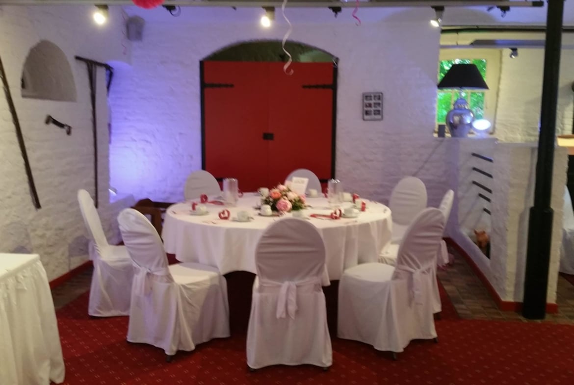 Traumhafte Hochzeit im Park auf Ihre Wünsche abgestimmt