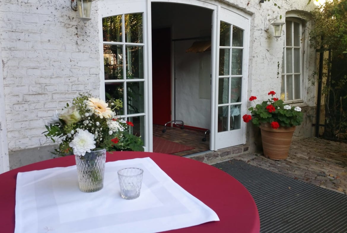 Traumhafte Hochzeit im Park auf Ihre Wünsche abgestimmt