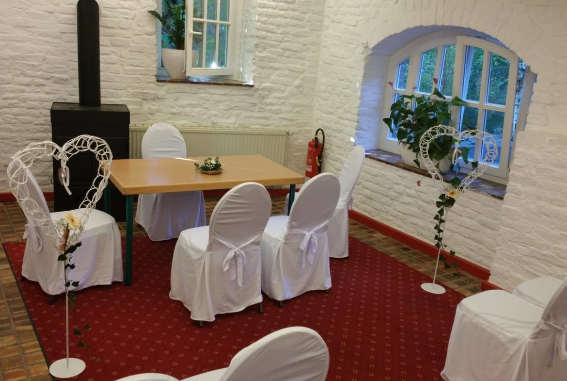 Traumhafte Hochzeit im Park auf Ihre Wünsche abgestimmt