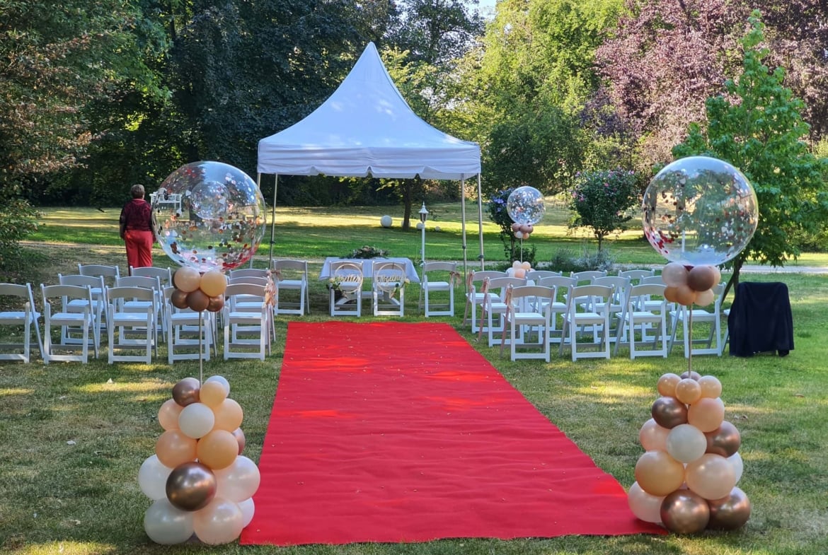 Traumhafte Hochzeit im Park auf Ihre Wünsche abgestimmt