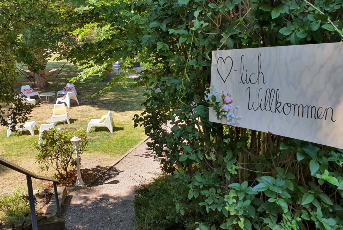 Traumhafte Hochzeit im Park auf Ihre Wünsche abgestimmt