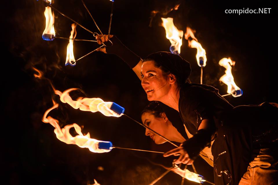 akrobatische Feuershows + tanzakrobatische Luftartistik