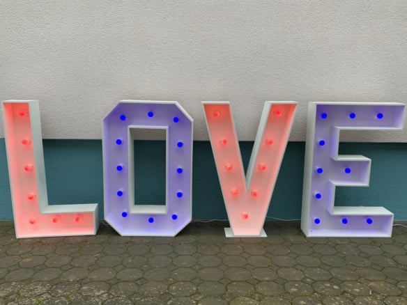 XXL LOVE-Leuchtbuchstaben Frankfurt