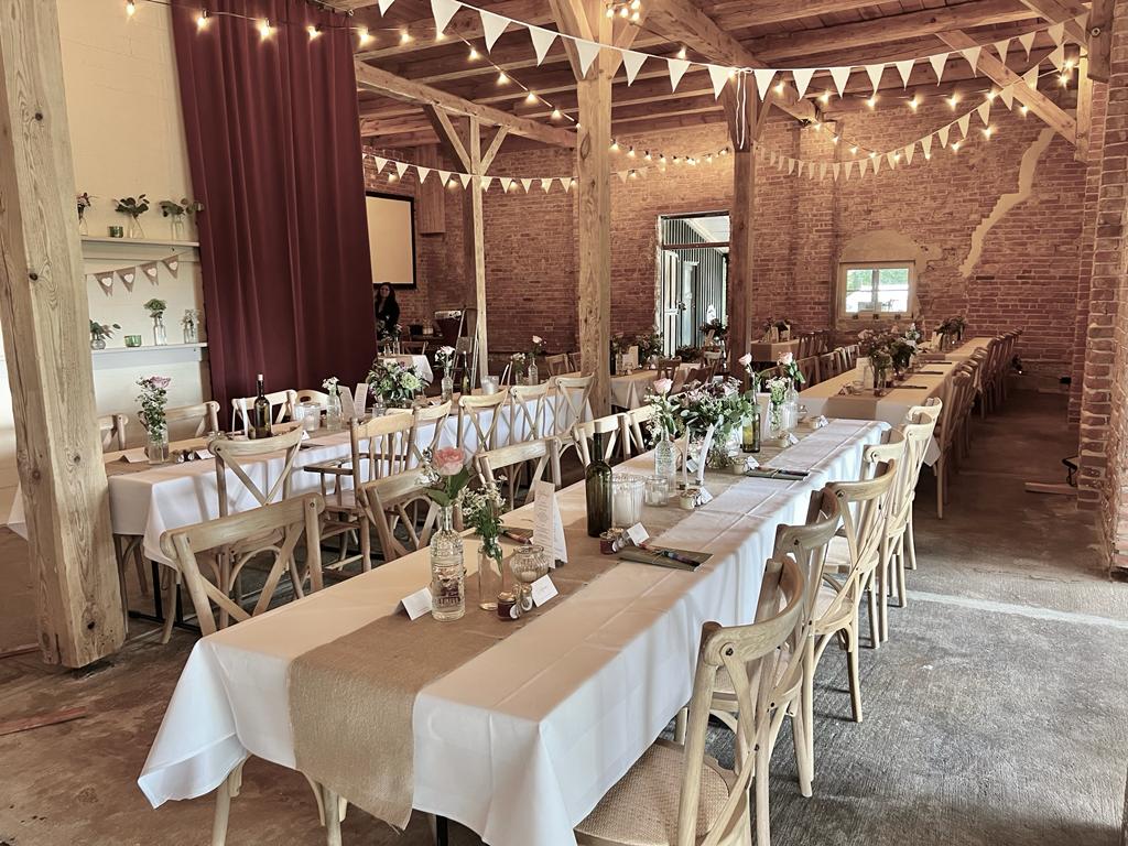 Scheunenhochzeit in Berlin/Brandenburg