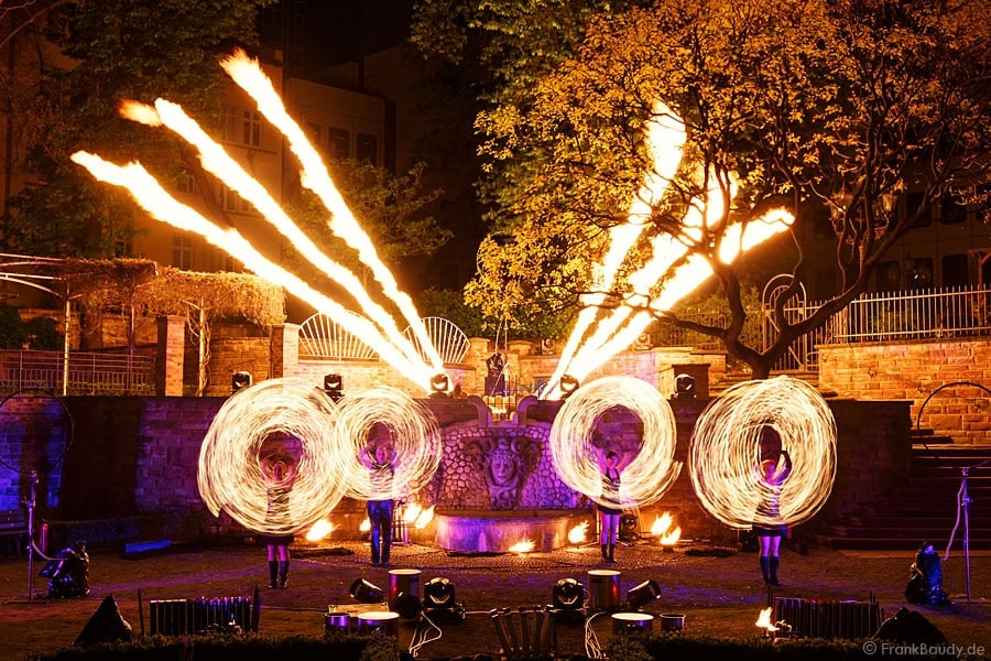 Project PQ- Feuershow, Lichtshow und Akrobatik