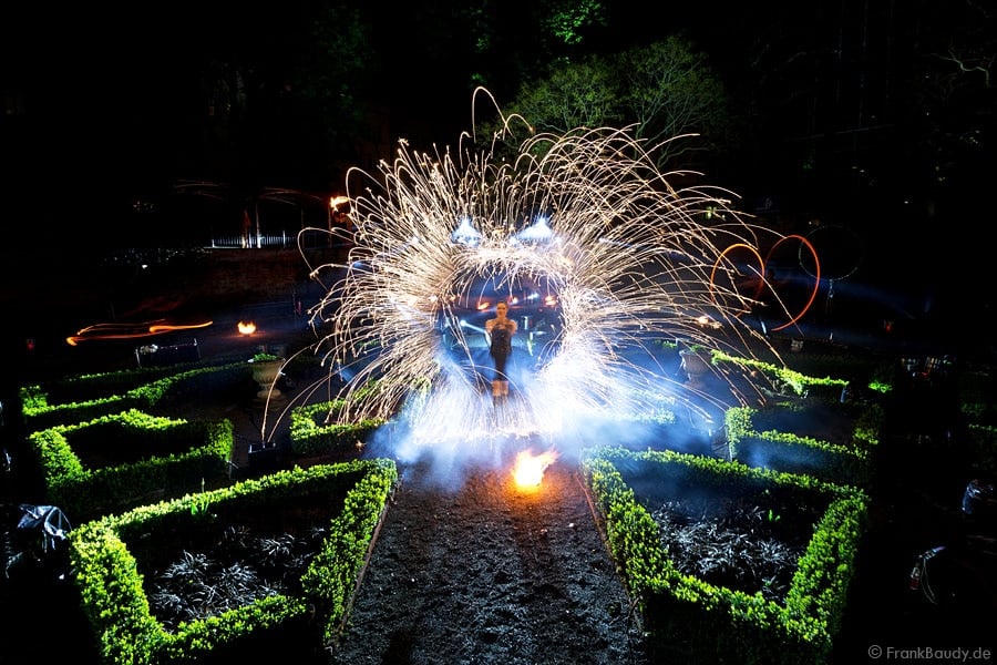 Project PQ- Feuershow, Lichtshow und Akrobatik
