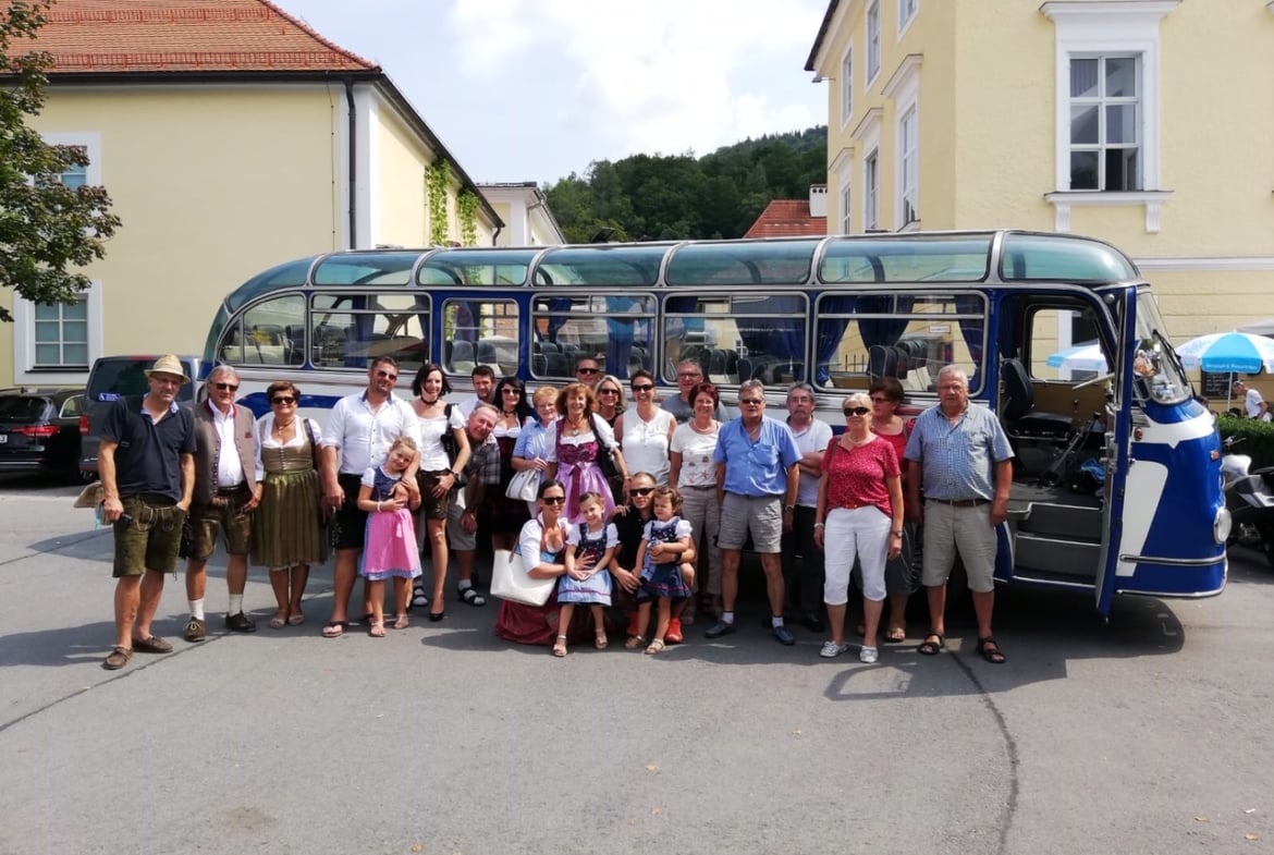 Oldtimerbus München für Standtrundfahrten und Hochzeiten