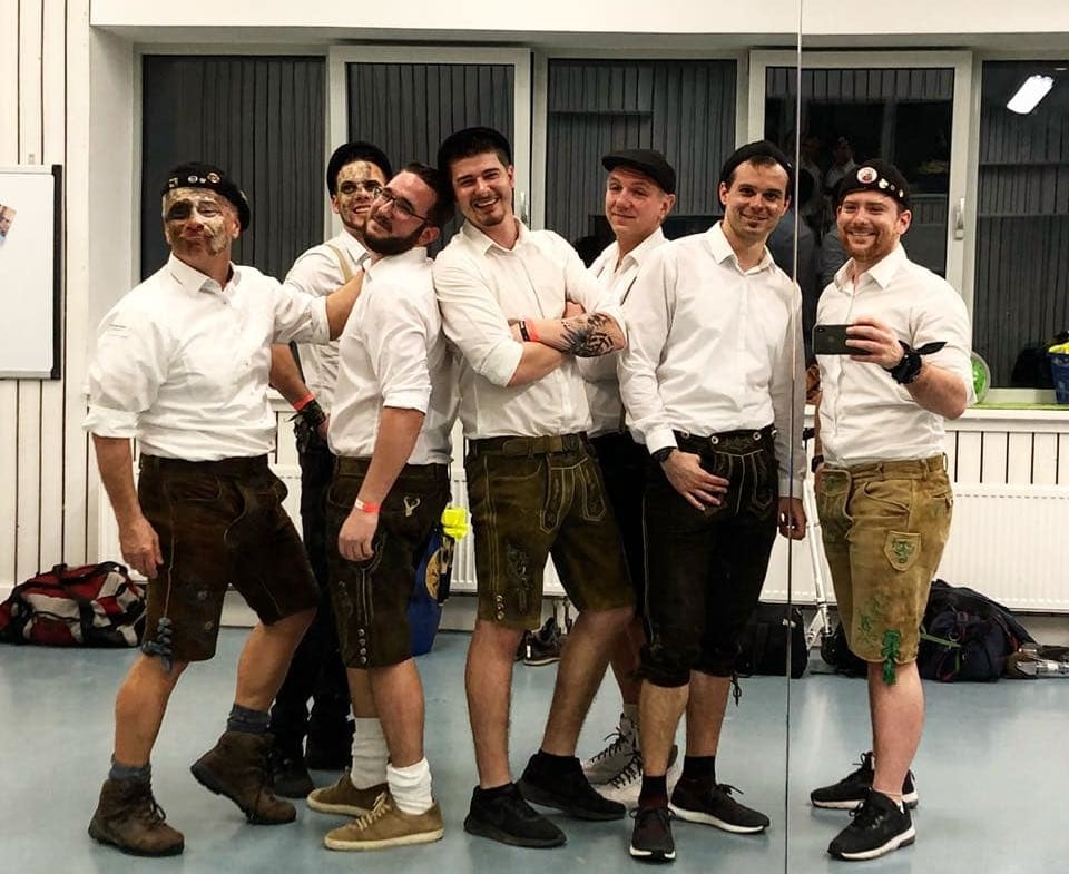 Showtanzgruppe bringt die Gäste zum Tanzen!