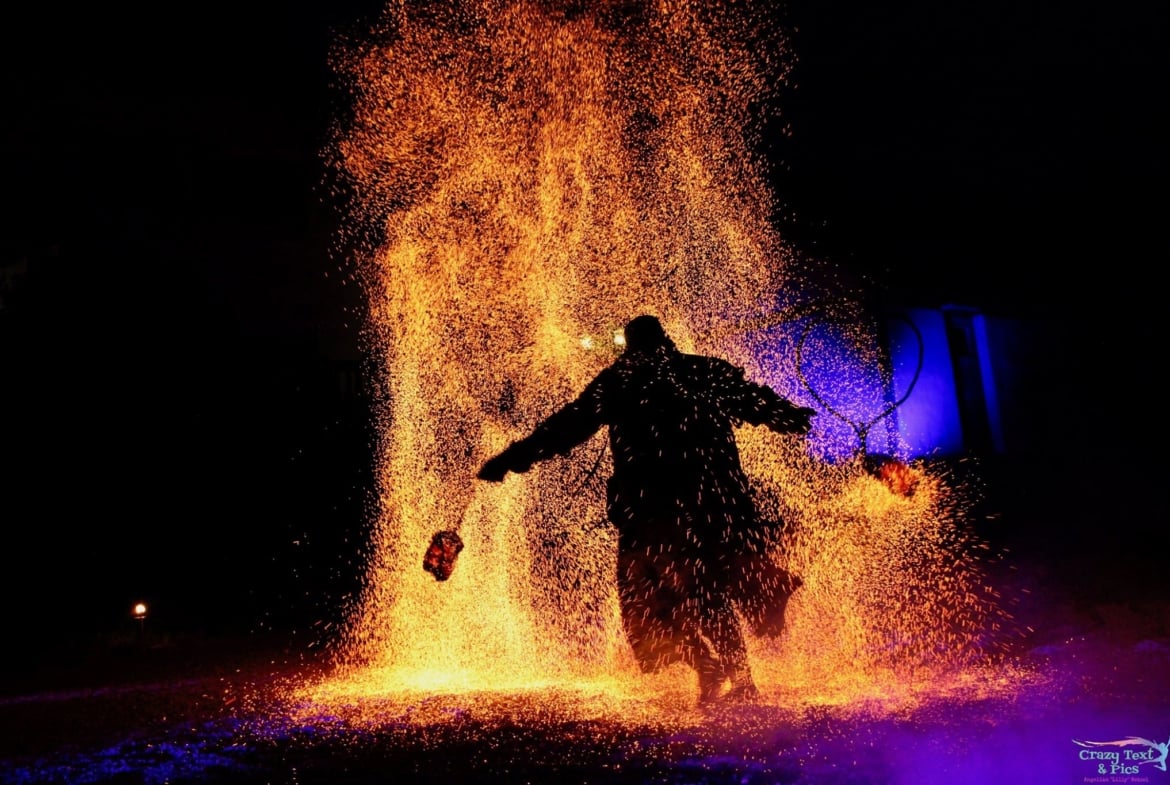 Feuershows, Fakirshows, Walking-Act, LED-Shows