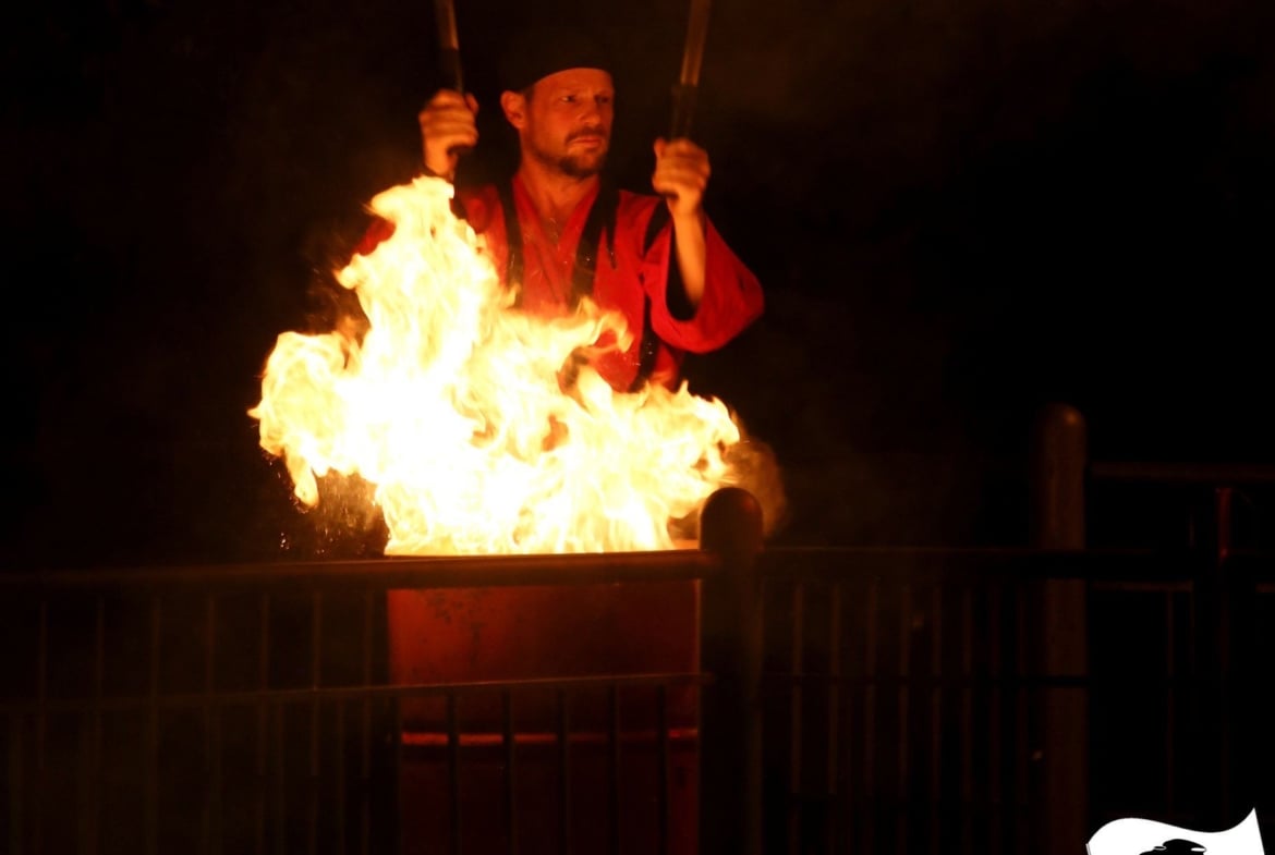 Feuershows, Fakirshows, Walking-Act, LED-Shows
