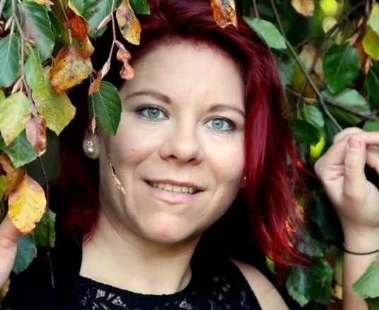 Freie Rednerin & Sängerin Yve