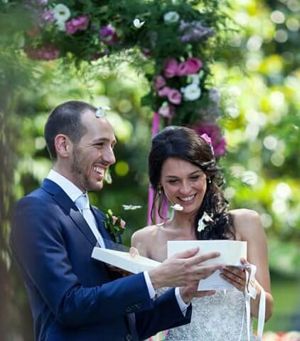 Schmetterlinge zur Hochzeit fliegen lassen
