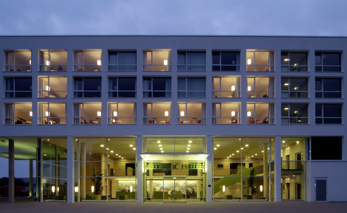 Aussen_ATLANTIC-Hotel-an-der-Galopprennbahn
