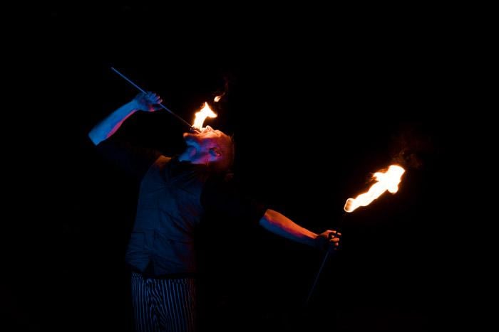 Moderne Licht-, Artistik- und Feuershows vom Profi Duo