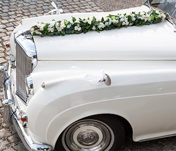Ein Hochzeitsbus oder Hochzeitsauto von Apollo Oldtimer