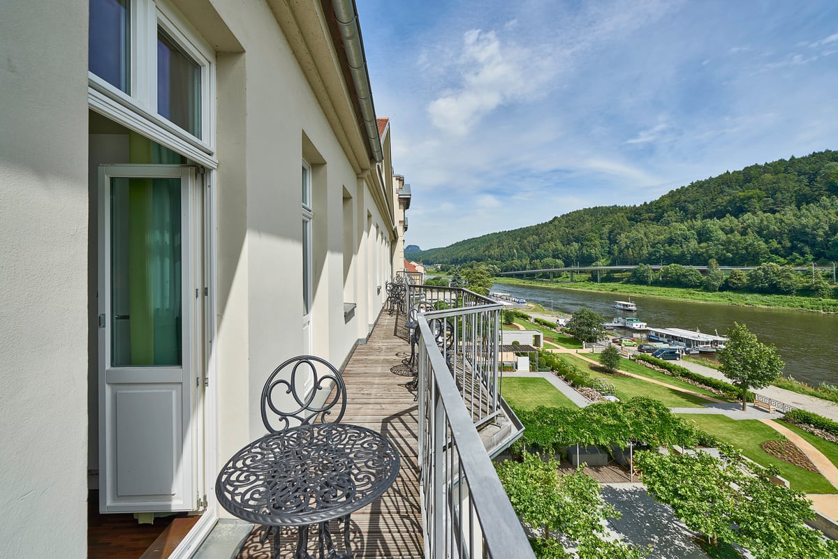 Balkon_Elbblick_verkleinert-Bernhard-Strauss