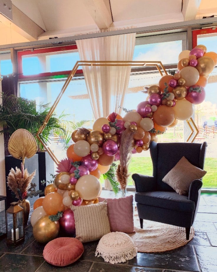 Ballongiralnde-mit-Hexagon-und-weiteren-Dekoelementen