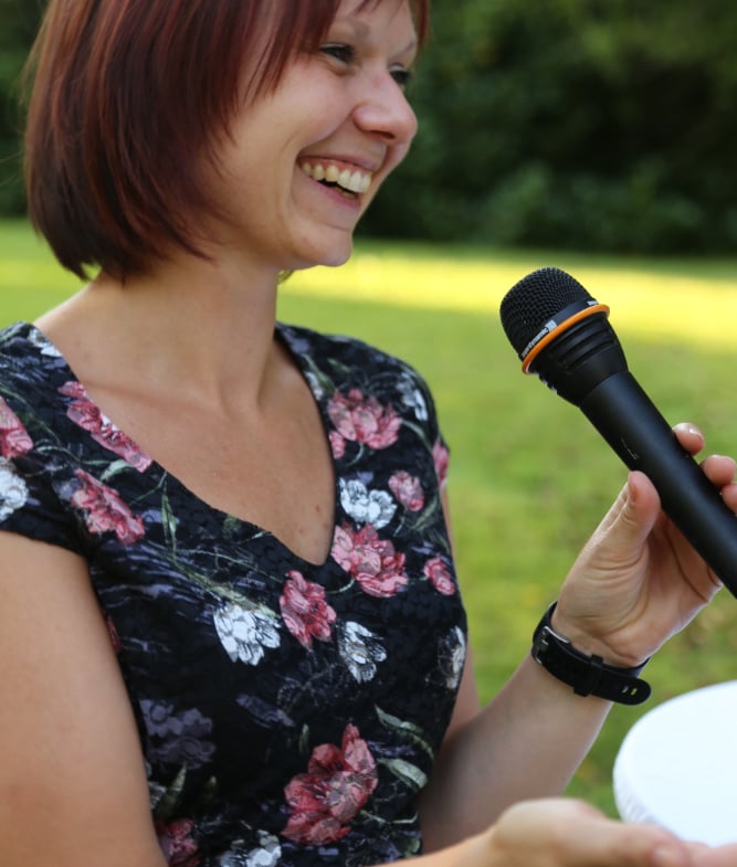 Freie Rednerin und Hochzeitssängerin Isabell Haase