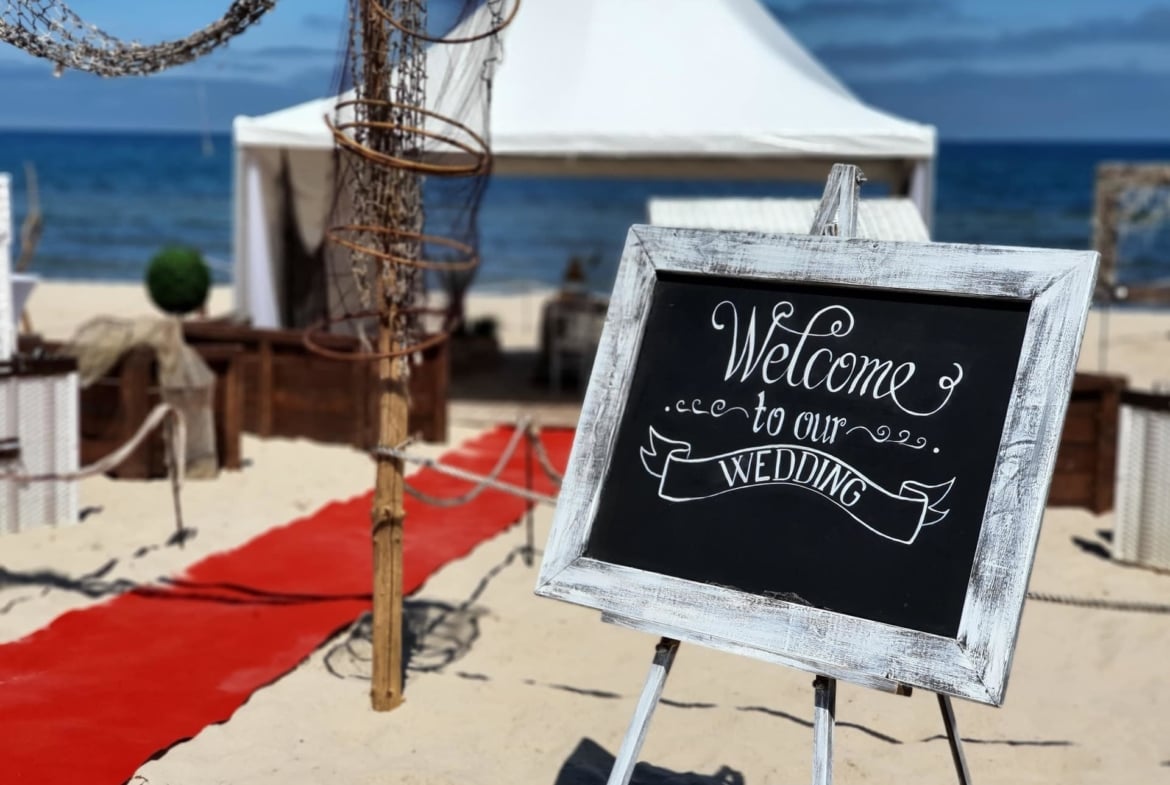 Strand Hochzeiten mit Traumdekorationen in Traumkulisse