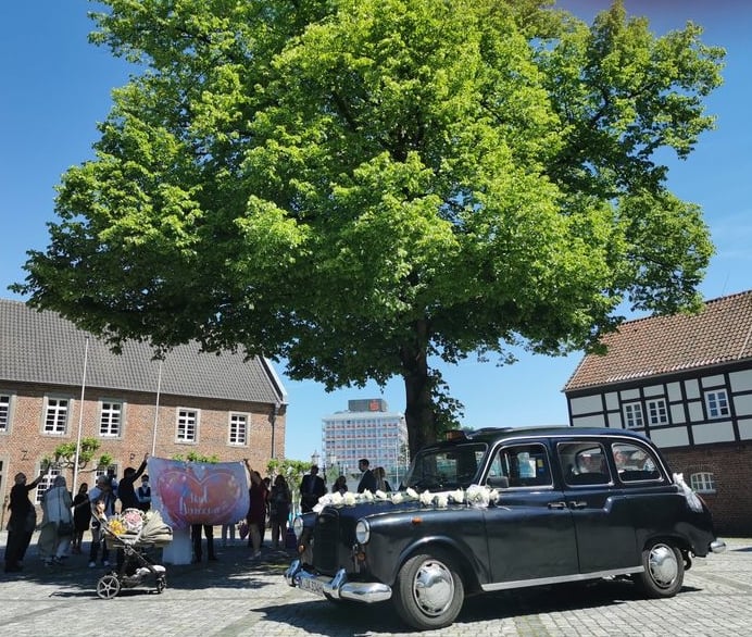 Hochzeitsautos in weiss – London Taxi – Wedding Rolls Royce