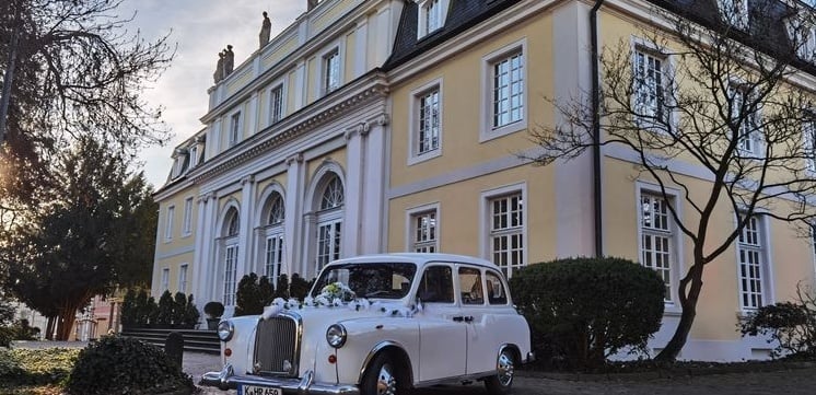 Hochzeitsauto in weiss Princess-Rolls Royce mit Driver oder Fotografen