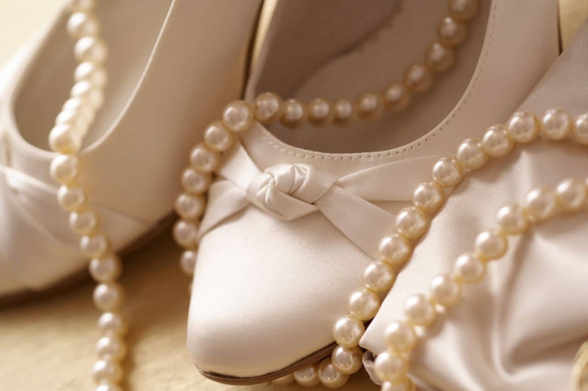 brautschuhe perlenkette