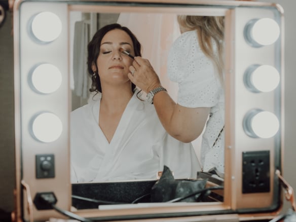 Brautstyling Mobil-Brautfrisur& Brautmakeup,