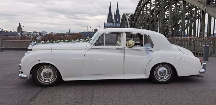 Hochzeitsauto in weiss Princess-Rolls Royce mit Driver oder Fotografen