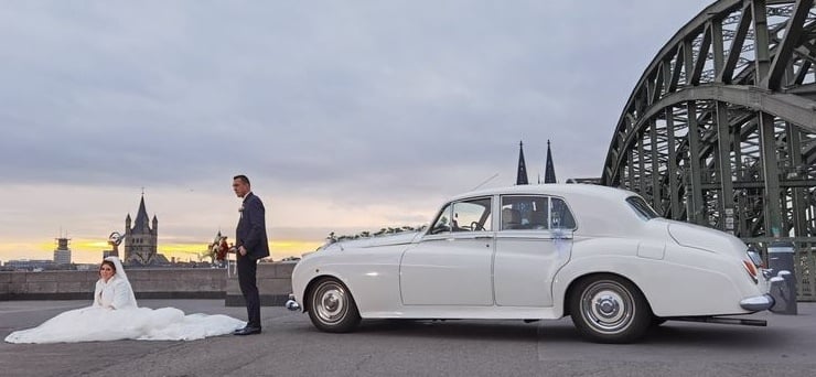 Hochzeitsauto in weiss Princess-Rolls Royce mit Driver oder Fotografen