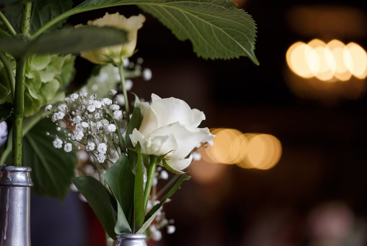 Traum-Hochzeit in modernem Ballhaus-Stil.