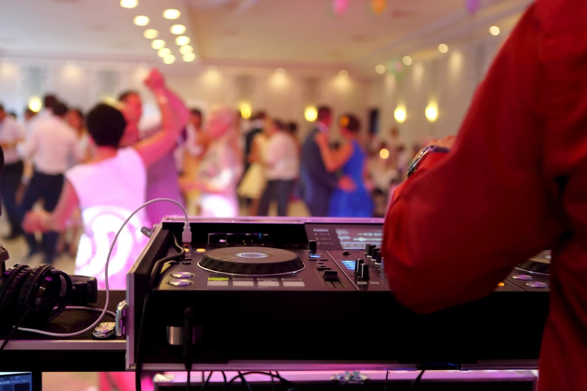 DJ
